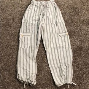 wide leg, thin-fitting cropped pants